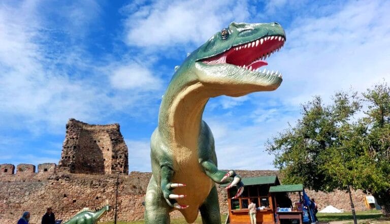 „Svet dinosaurusa“ do 4. oktobra (FOTO)