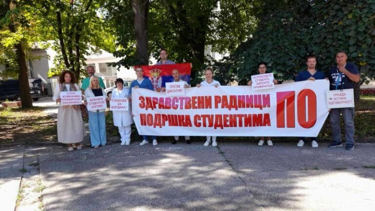 Istrajava tišina kod bolnice u Požarevcu