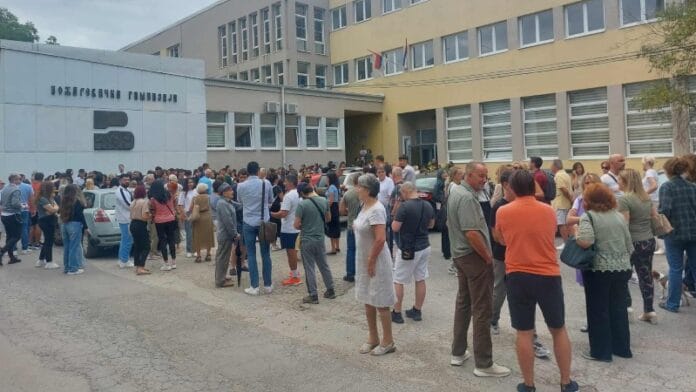 protest ispred gimnazije požarevac