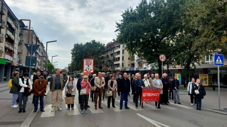 Požarevljani odali poštu stradalima u padu nadstrešnice