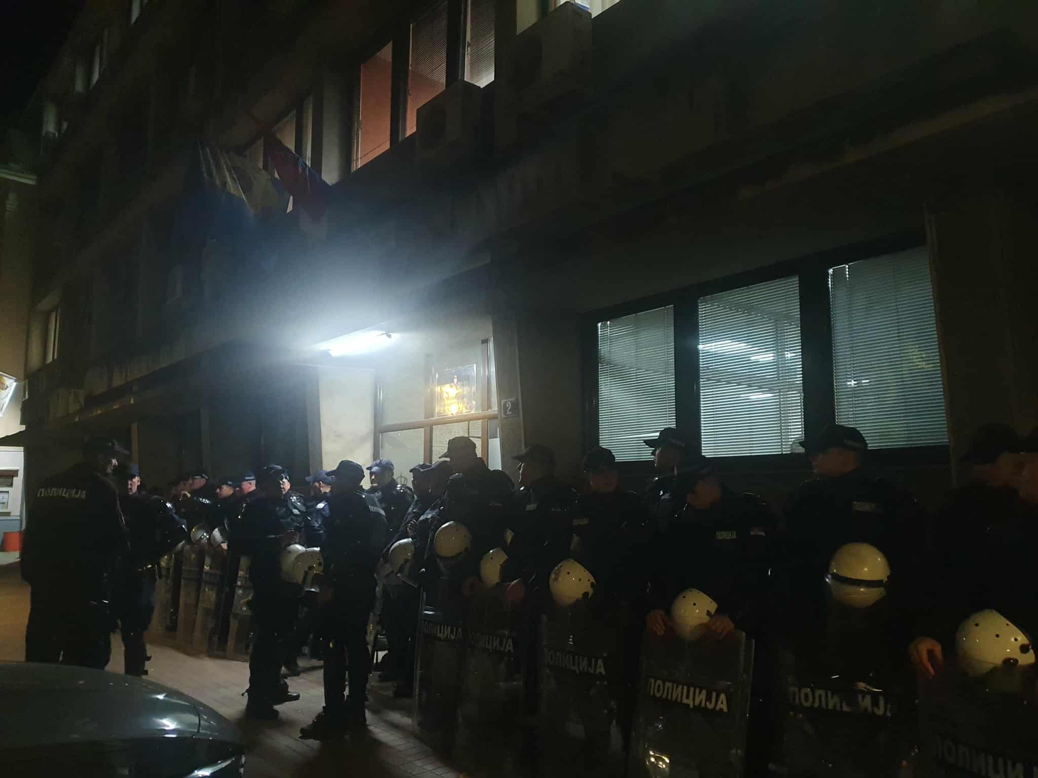 U Smederevu privedeni aktivisti Tvrđave na protestu protiv transporta gasa, umalo sukob građana i policije (FOTO- VIDEO) 6 772fc3ac 9662 4e2b b490 f7eeb33ae755