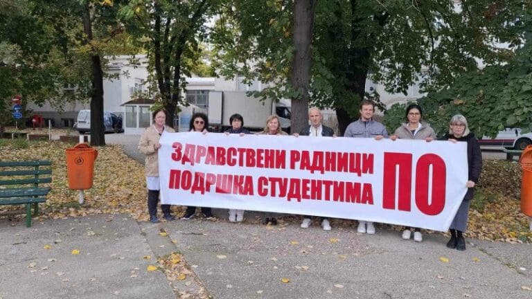 Medicinski radnici istrajni u tišini