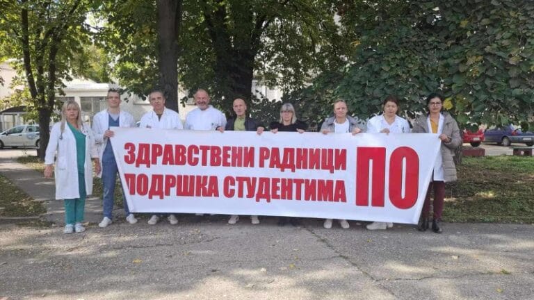 Na istom mestu, 16 minuta tišine za nastradale