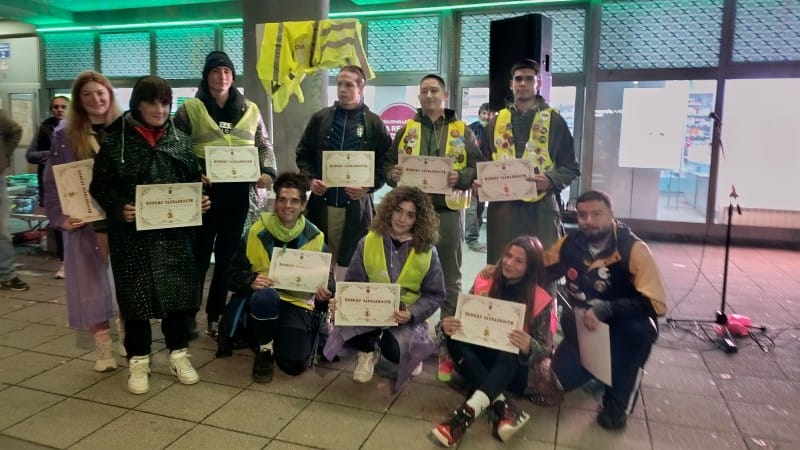 Topla dobrodošlica šetačima iz Petrovca — baklje, aplauzi, vatromet i kolo (FOTO, VIDEO) 3 Docek PT 2