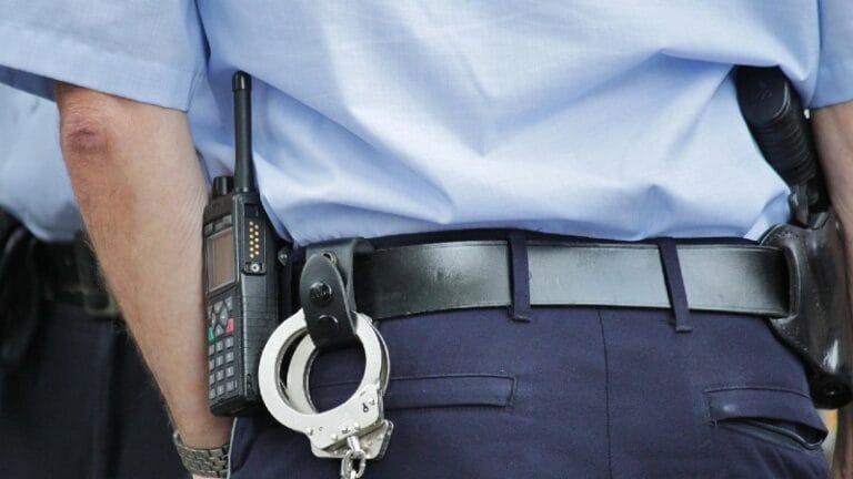 Policija pronašla kokain, heroin i pištolj