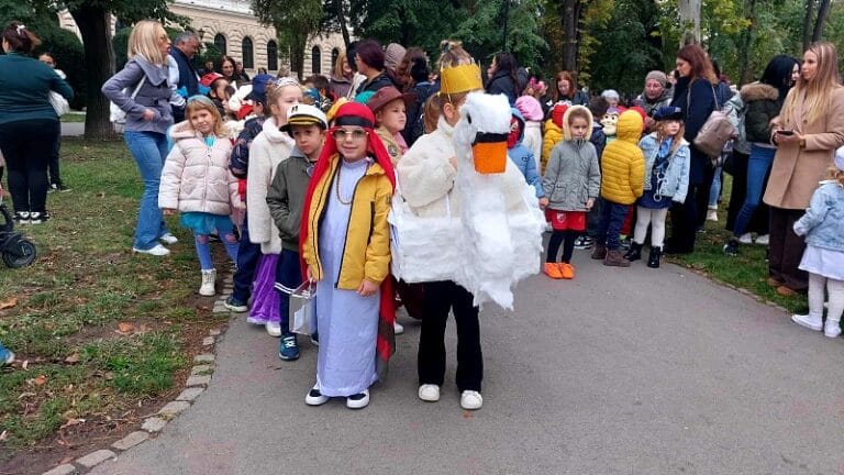 Šareni kostimi obojili centar Požarevca (FOTO)
