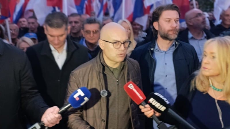 Vučević i Macut na skupu u Požarevcu 1 Protiv blokada 2