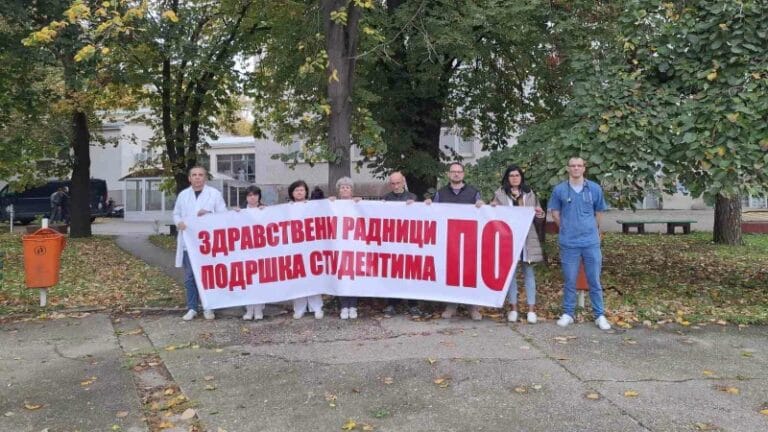 Zdravstveni radnici i danas odali poštu nastradalima