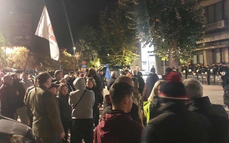 U Smederevu privedeni aktivisti Tvrđave na protestu protiv transporta gasa, umalo sukob građana i policije (FOTO- VIDEO) 5 okupljanje ispred PU 1