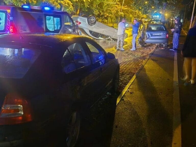 Mercedesom udario u četiri parkirana vozila kod ženskog zatvora