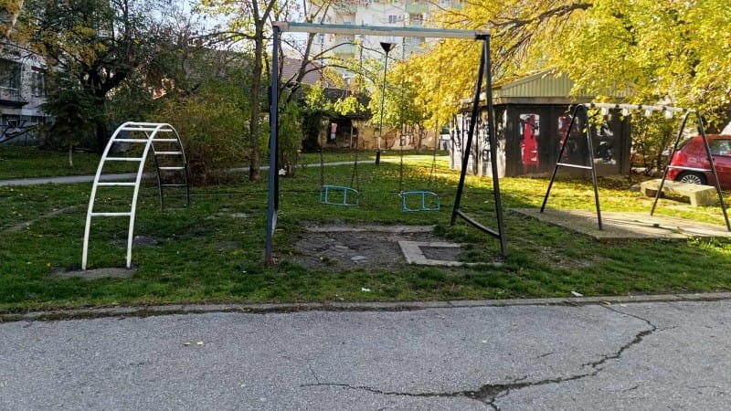 Od dečjeg igrališta – samo tragovi 3 Igraliste Lamela 1