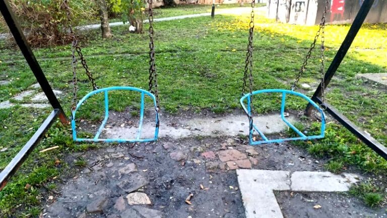 Od dečjeg igrališta – samo tragovi