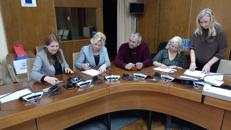 Potpisan ugovor za kupovinu seoske kuće sa okućnicom