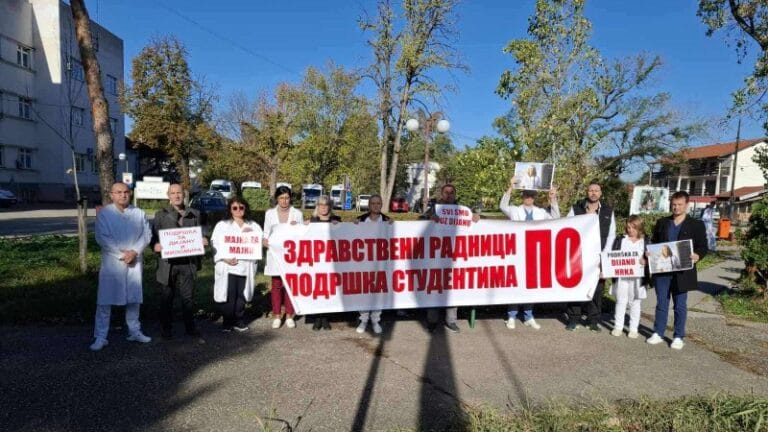 Tišina i danas odjekivala u dvorištu bolnice