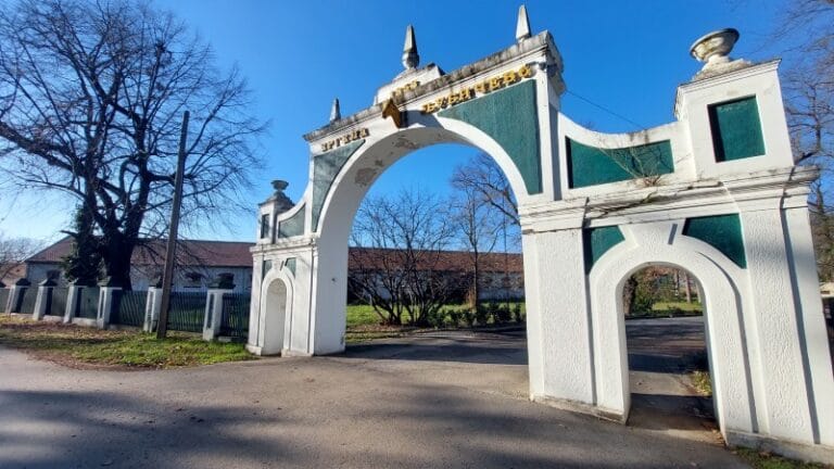 Psi lutalice napali zaposlene i životinje u Ergeli „Ljubičevo“