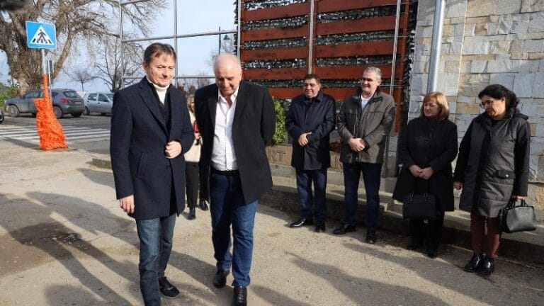 Ministar Glišić obišao radove na objektu muzičke škole