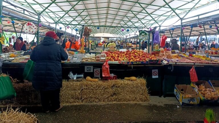 Velike gužve na pijaci, a kakve su cene?