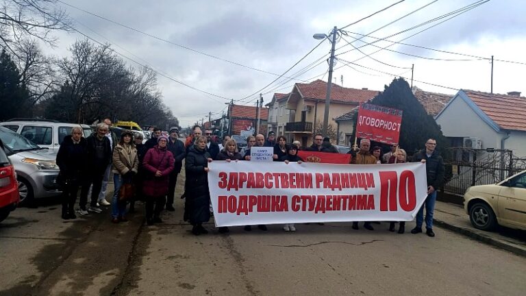 Nakon godinu dana – tišina ispred bolnice u Požarevcu (VIDEO)