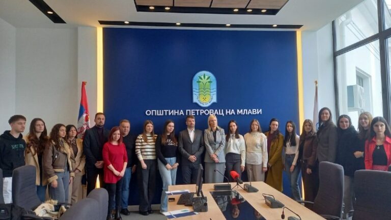 Petrovac stipendira 24 studenta