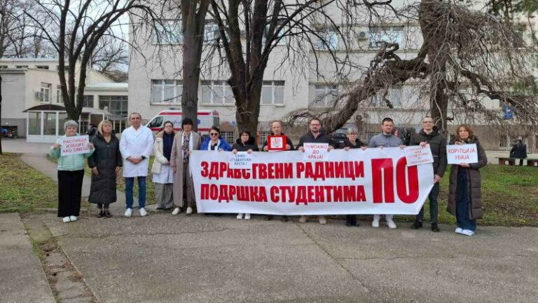 Zdravstveni radnici i danas odali poštu nastradalima