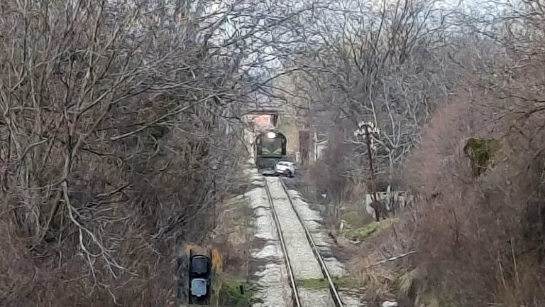 Voz udario u automobil na pružnom prelazu u Požarevcu