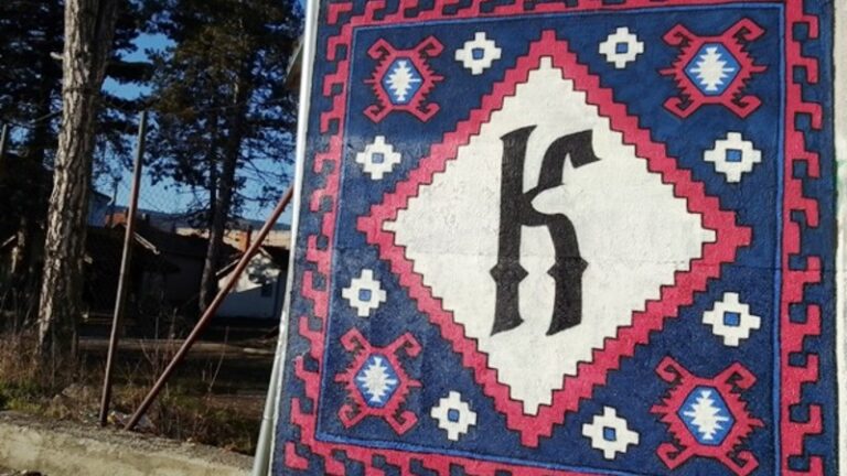 Ćirilica u fokusu: Novi mural na zgradi Starog komiteta