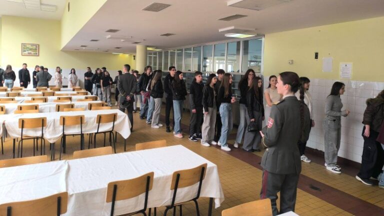 Učenici iz Petrovca na Mlavi posetili Vojnu akademiju
