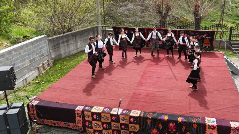 Tokom manifestacije u Ćovdinu prikupljana sredstva za uređenje crkve