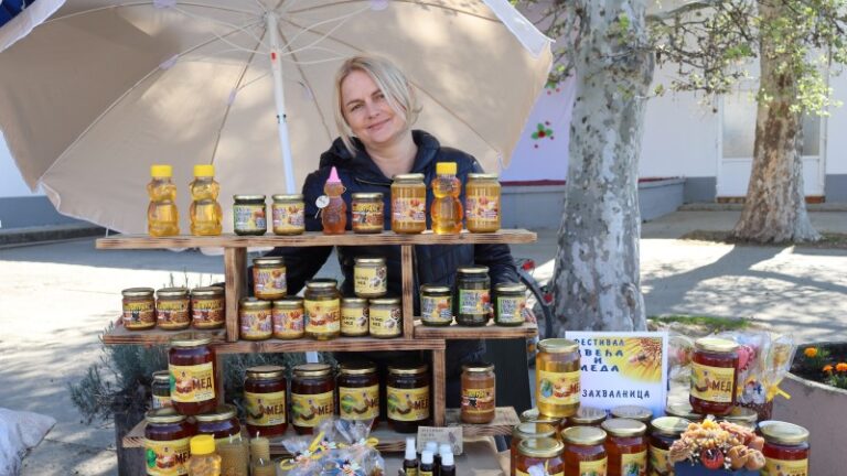 Nagrađeni najlepši štandovi na „Danima cveća i meda“ u Kusiću