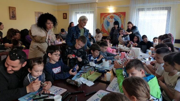 Svako jaje kao poseban svet – uskršnja radionica okupila brojnu decu (FOTO)