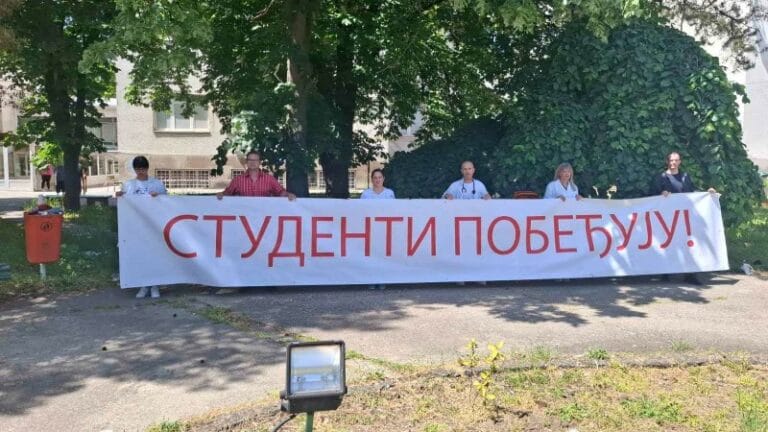 „Studenti pobeđuju“ poručeno sa skupa kod bolnice u Požarevcu