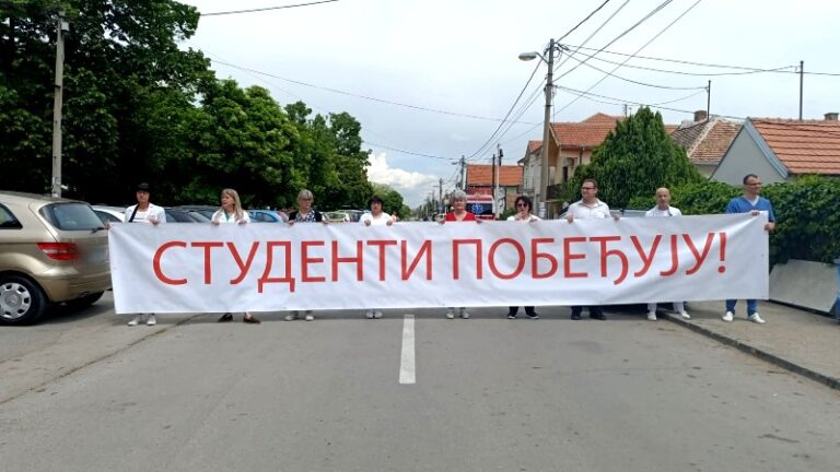 Blokada ulice i tišina ispred bolnice u Požarevcu