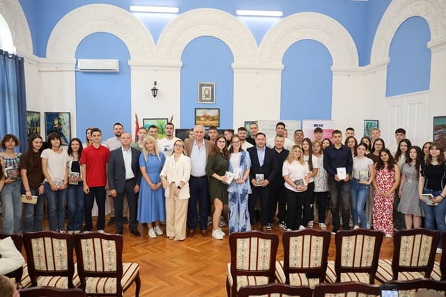 Nagrađeni najbolji učenici i nastavnici u Velikom Gradištu