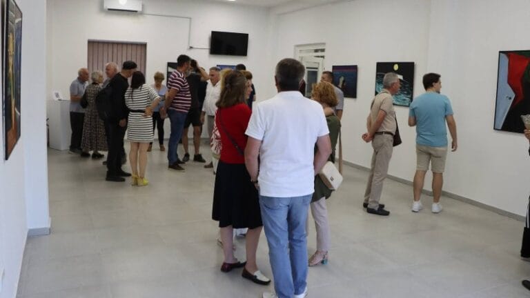 Otvorena izložba „Haiku o senci“ u Golupcu