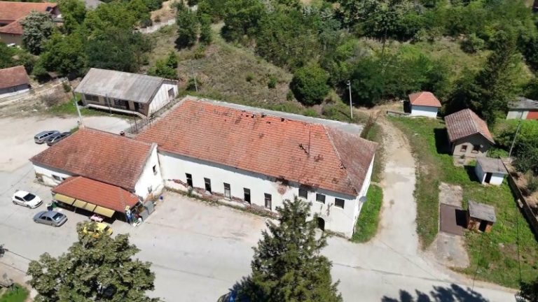 Ministar Glišić posetio Busur: Uskoro kreće rekonstrukcija doma kulture