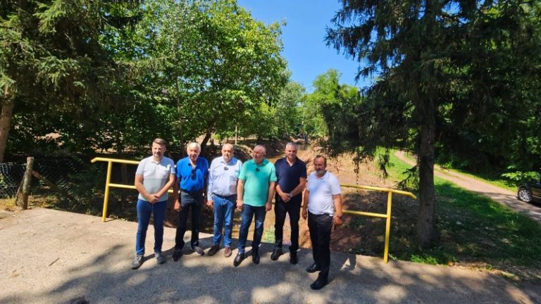 Rukovodstvo Petrovca obišlo radove na koritu reke Vitovnice