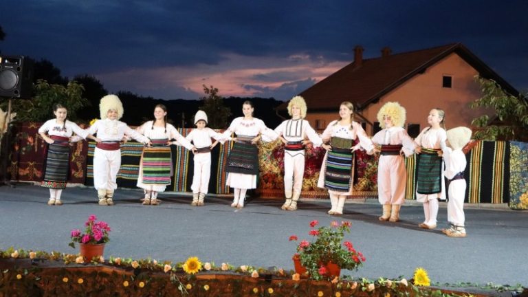 Pesma, igra i tradicija obeležili „Julske dane folklora“