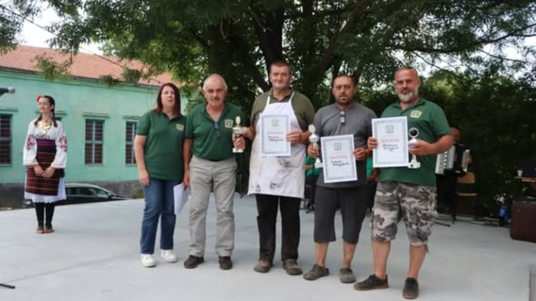 Kladurovo okupilo ljubitelje vlaške kuhinje i običaja
