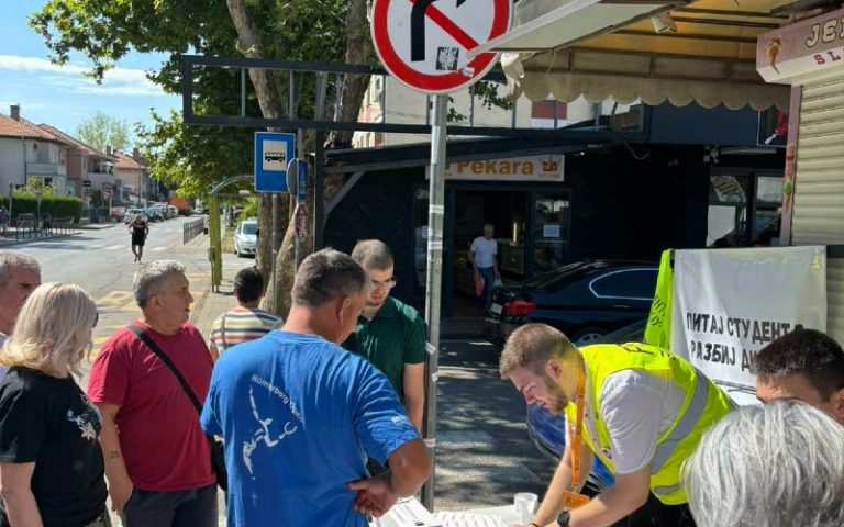 Kostolac: Dve akcije u isto vreme, SNS aktivisti naspram studenata ( VIDEO)
