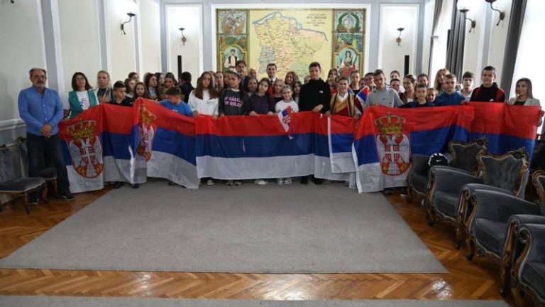 Prijem za decu iz Republike Srpske i polaganje venaca
