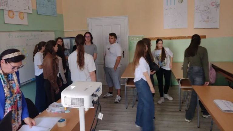 Kako srednjoškolci iz Velikog Gradišta vide demokratiju – „Ima li moj glas težinu?“