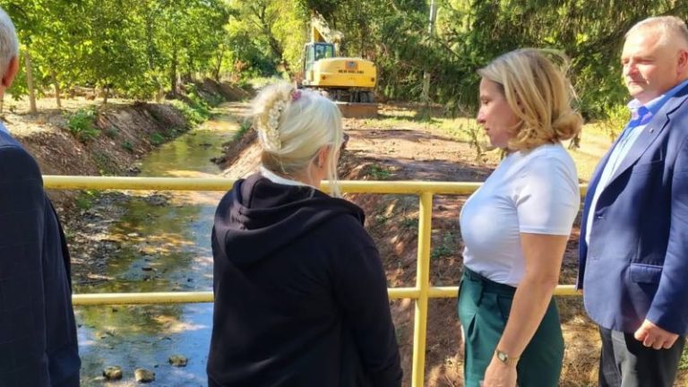 Snežana Paunović obišla radove na koritu reke Vitovnice