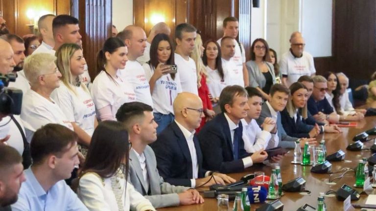 SNS predao RIK-u potpise, listu podržalo i 3500 Požarevljana