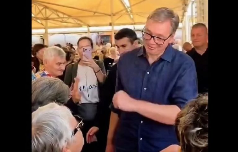 Vučić u poseti Velikoj Plani, svratio do Smedereva i Malog Orašja