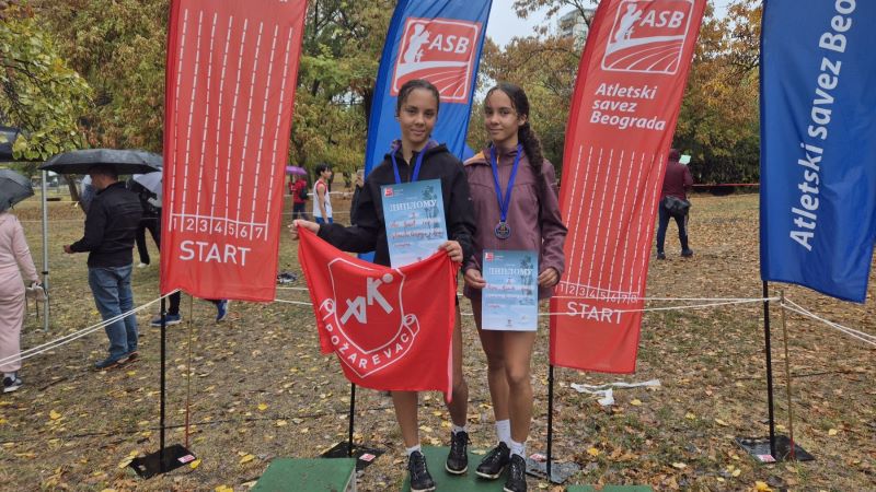 Atletičarke iz Požarevca osvojile pet medalja u Beogradu 2 Iva i Hana DJapic 2
