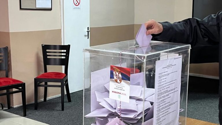 Dupli birački spiskovi u Požarevcu i Trnovču, iznošenje spiska van biračkog mesta u Crniću