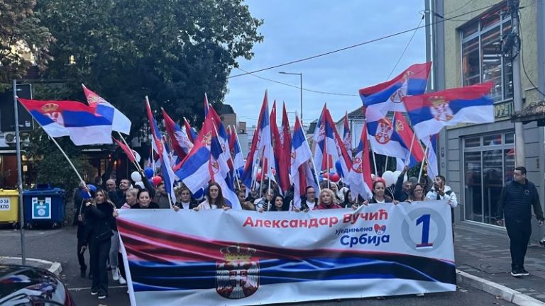 Završena šetnja pristalica SNS-a u Požarevcu (FOTO)
