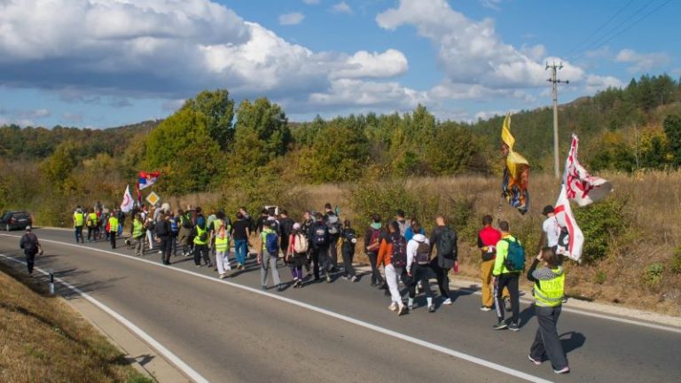 Prva kolona studenata pešaka krenula iz Zaječara, u subotu stižu u Žagubicu